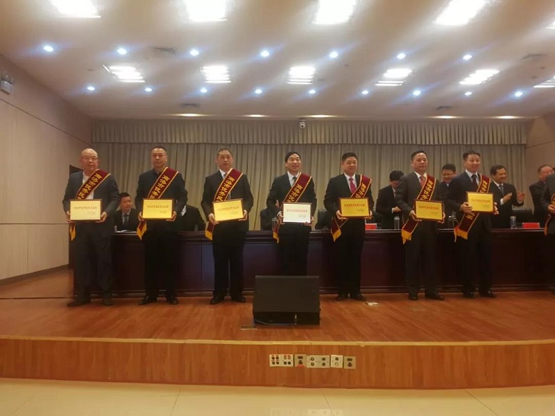 熱烈祝賀李宗松董事長榮獲商洛市優(yōu)秀企業(yè)家